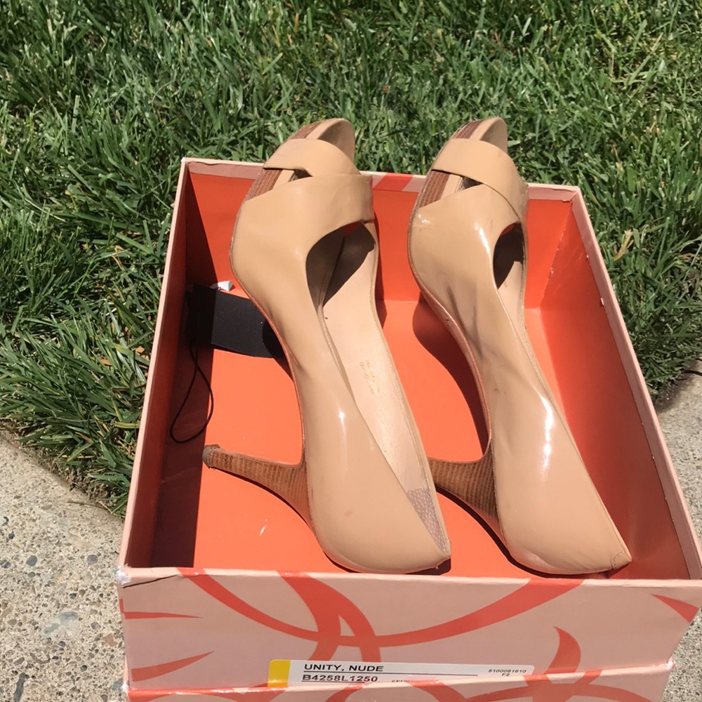 Via Spiga nude heel